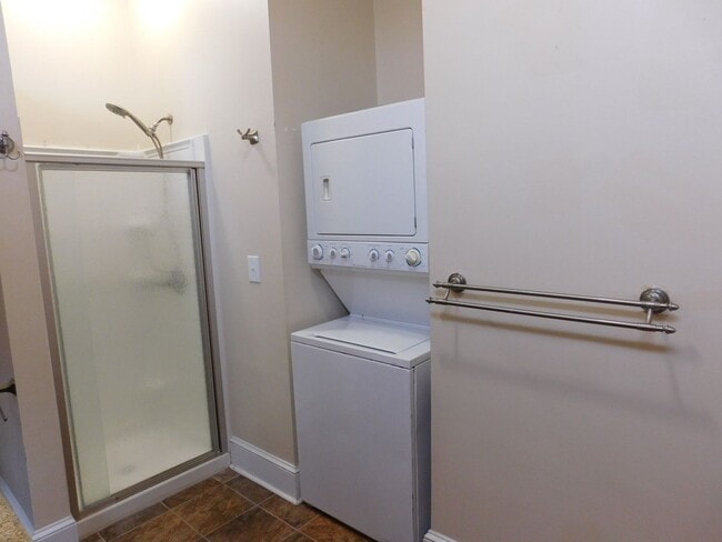 Building Photo - 216 Middle St