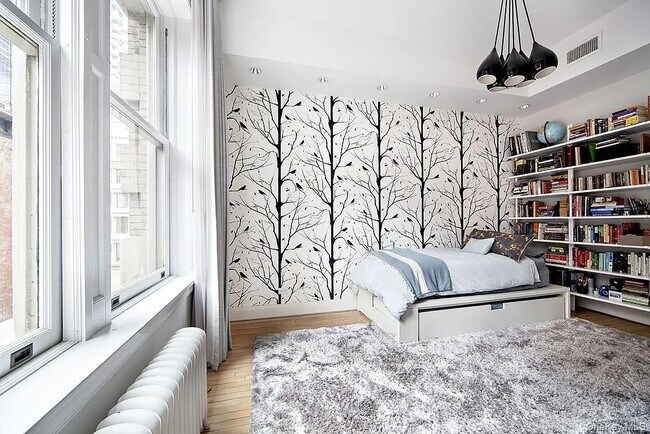 Building Photo - 366 Broadway