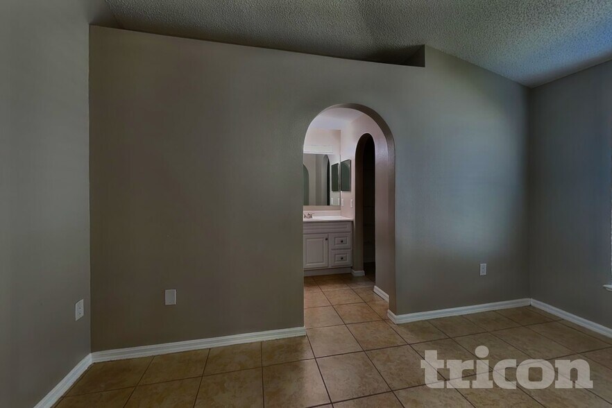 Building Photo - 11621 Ivy Flower Loop