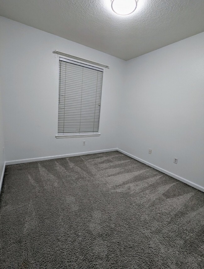 Building Photo - "Beautiful Move-In Ready 3/2 Condo near Town Center & UNF - Move In Today & $500 Off February Rent!"
