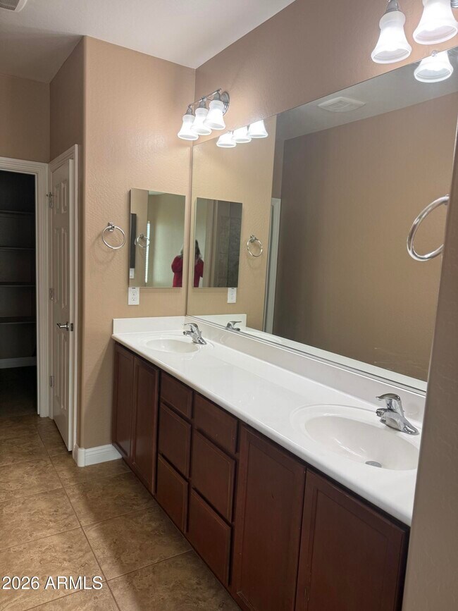 Building Photo - 10743 W Desert Elm Ln