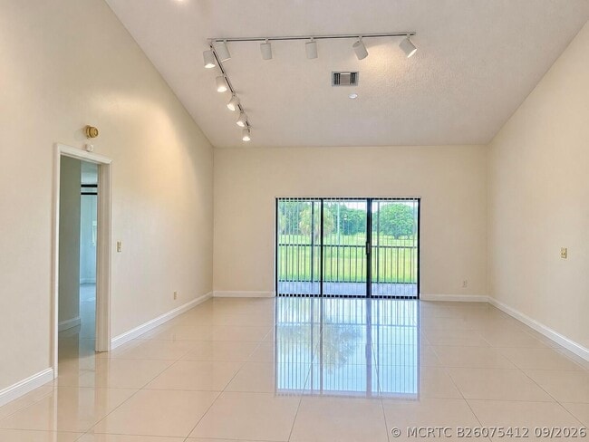 Building Photo - 5150 South Dr