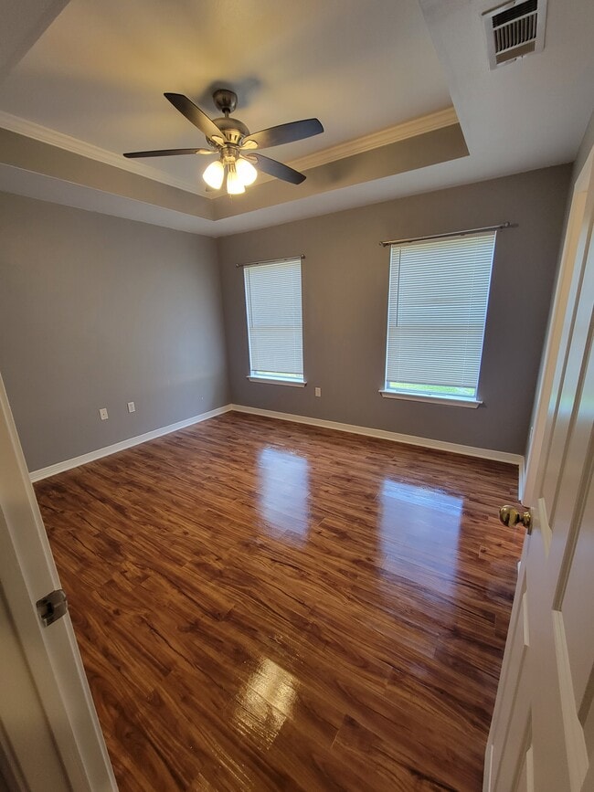 Building Photo - 1317 Jasmine St