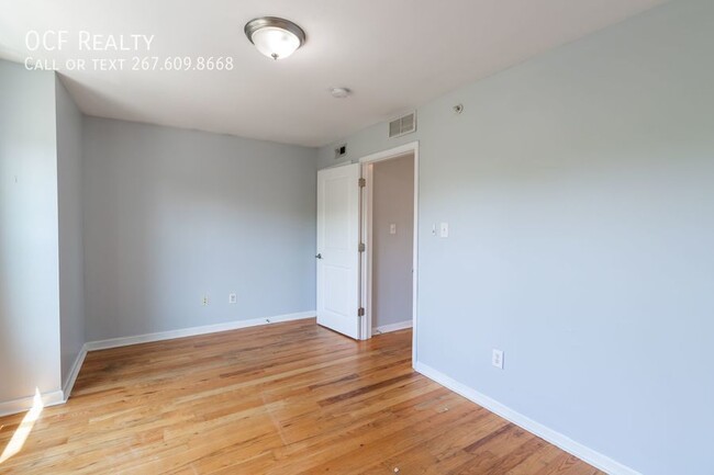 Building Photo - Four Bedroom Apartment near Temple University