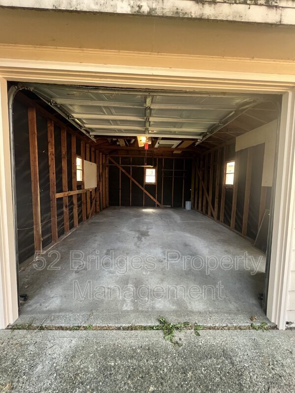 Building Photo - 3122 Shawnee Ave