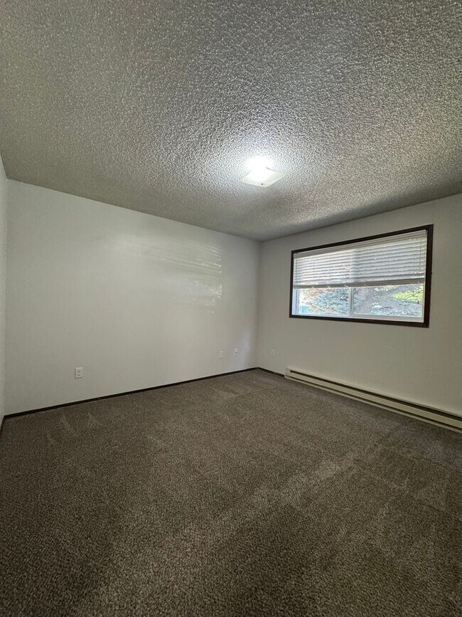Building Photo - 1204 N B St