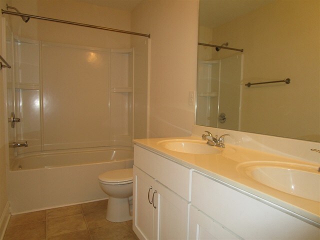 Building Photo - 2400 Freemont St