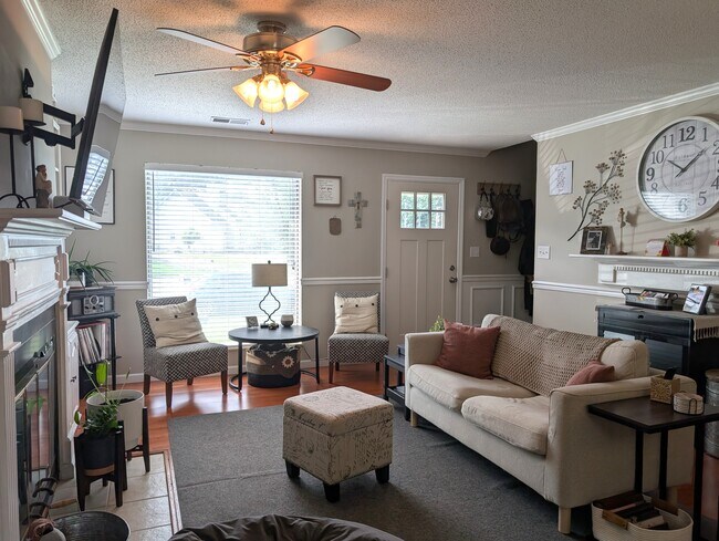 Building Photo - 601 Blackburn Dr