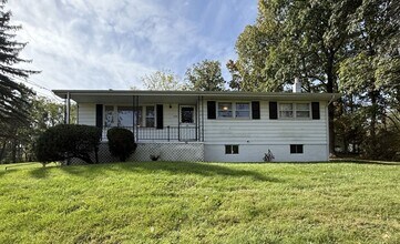 Building Photo - Three Bedroom Bellefonte Ranch - 1st Month Free & Half off Security Deposit
