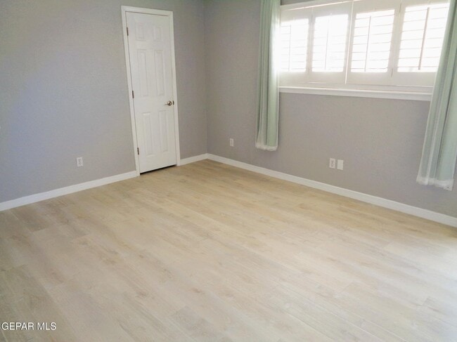Building Photo - 2120 Greenlee Dr