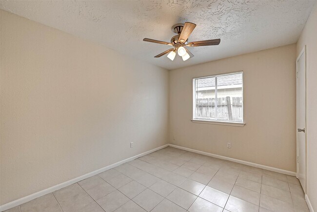 Building Photo - 17435 Glenmorris Dr