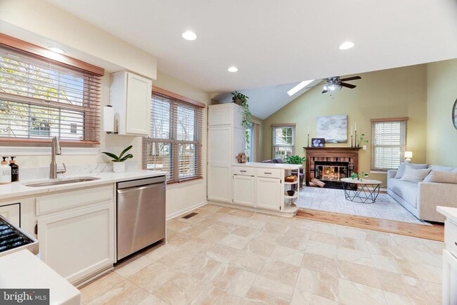 Building Photo - 22 Newland Ct