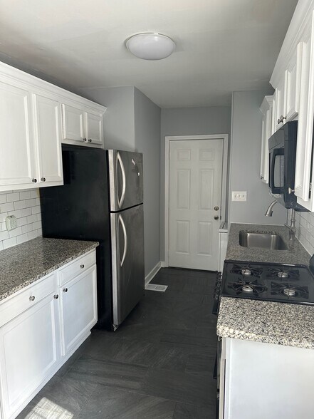 Kitchen - 1407 Kennesaw Dr NW