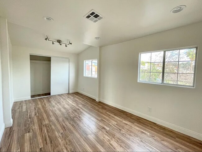 Building Photo - 3 Bed 1 & 1/2 Bath Home in a great Highland Park Location is Now Available!