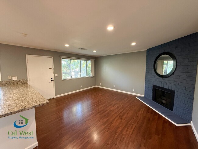 Building Photo - $2600 - 2 Beds/1 Bath Updated Condo in Gilroy