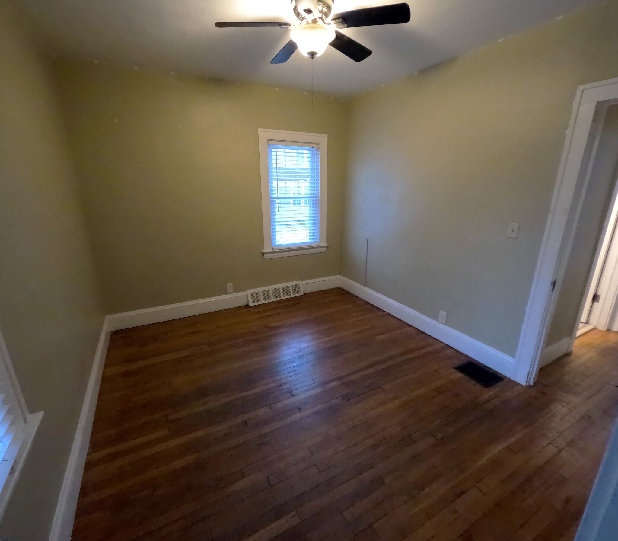 Building Photo - 1652 Hillcrest Rd