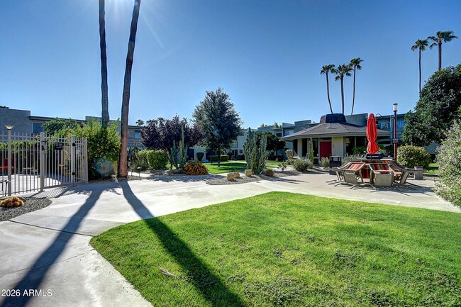 Building Photo - 4610 N 68th St