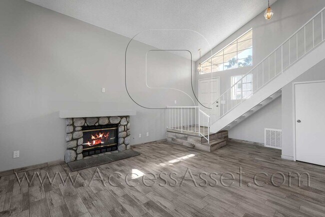 Building Photo - 464 E Jarvis St