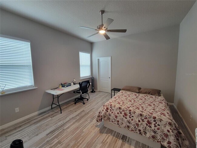 Building Photo - 6323 SW 47th Terrace