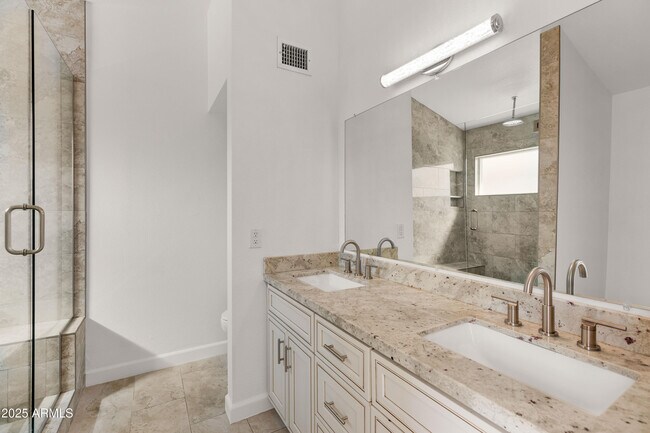 Building Photo - 9009 E Sahuaro Dr