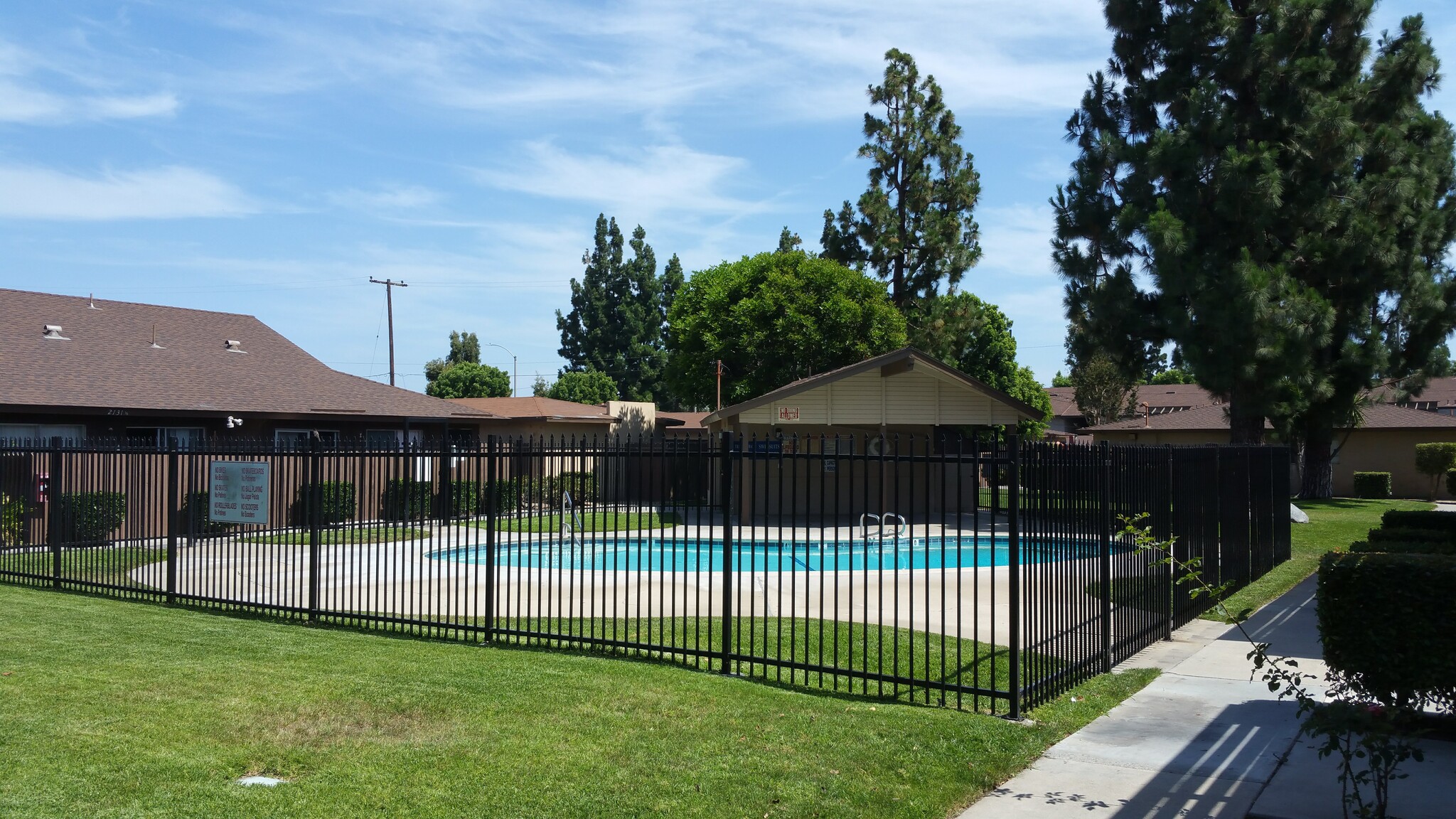 Condo pool - 2115 1/2 S Broden St