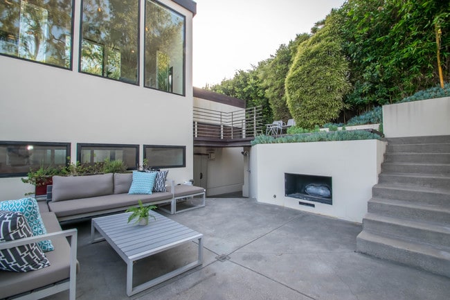 Fire Pit Area - 1440 N Kings Rd