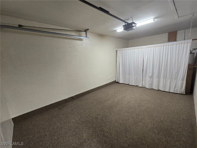 Building Photo - 960 Hearty St