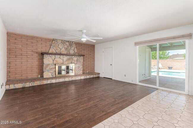 Building Photo - 11621 N 39th St