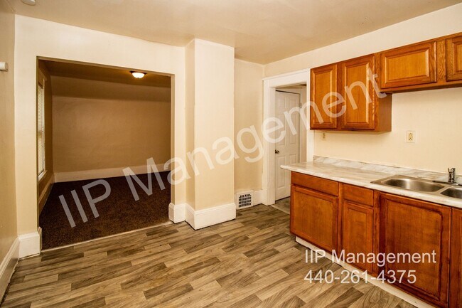 Building Photo - 2142 W 105th St