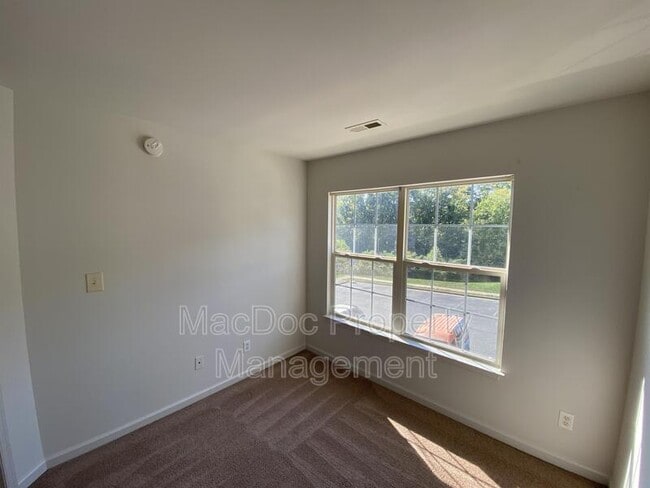 Building Photo - 4249 Normandy Ct