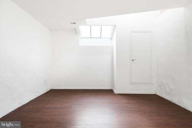 Building Photo - 2031 South St