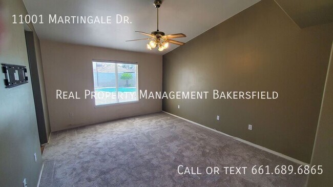 Building Photo - 11001 Martingale Dr