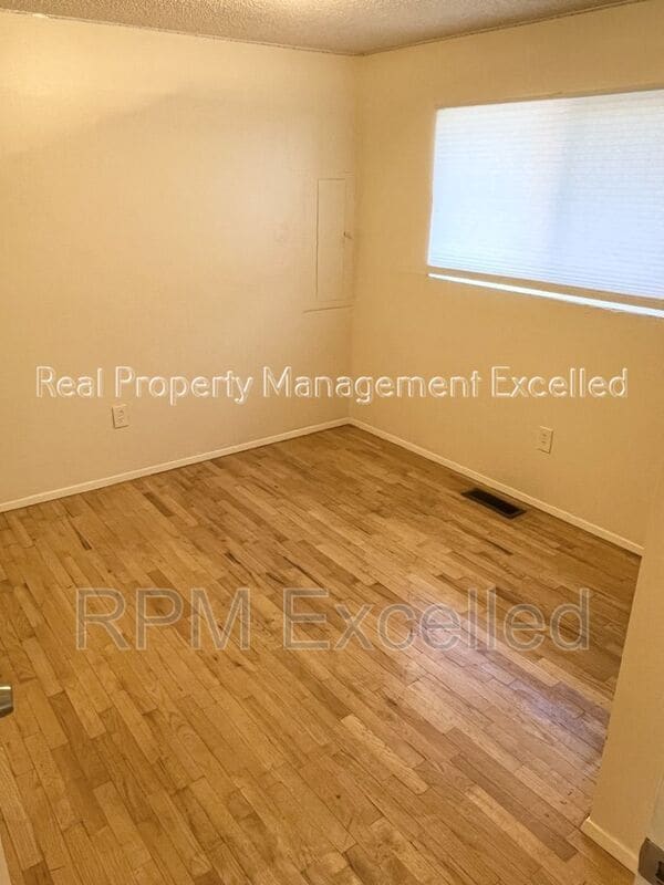 Building Photo - 5631 16th Ave SW