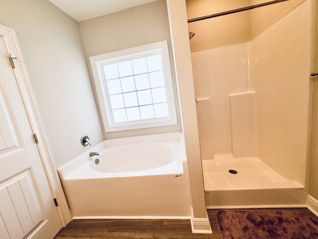 Building Photo - 211 Copperwood Lp