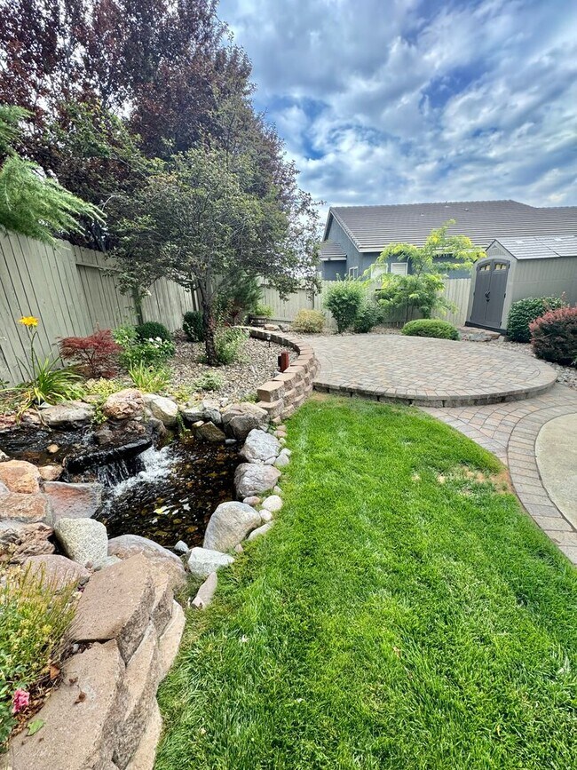 Building Photo - Beautiful Stylish South Reno Home