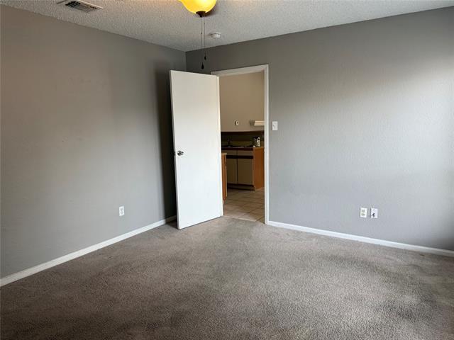 Building Photo - 307 Teakwood Ln