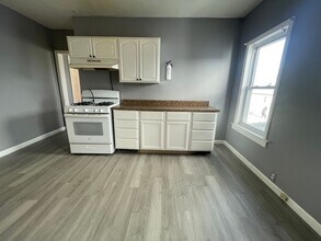 Building Photo - 77 Fox St