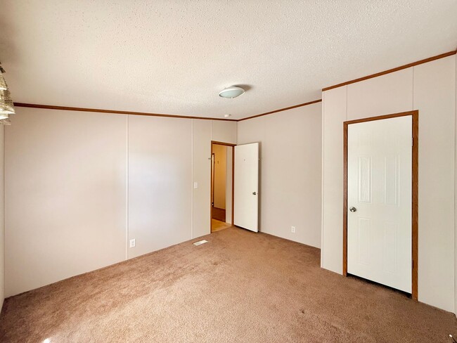 Building Photo - The Home You’ve Been Searching For!