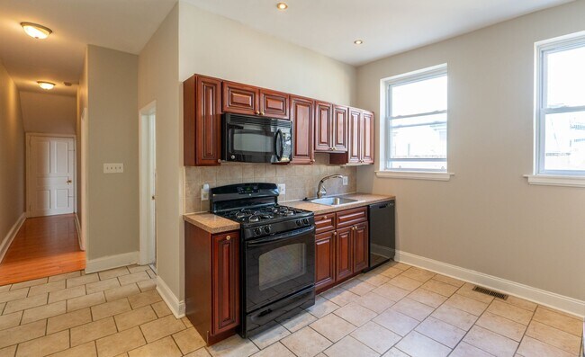 Building Photo - 1121 S 13th St