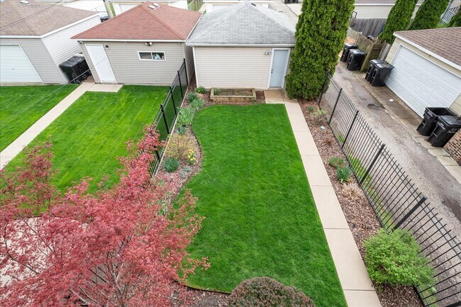 Building Photo - 217 S Bell Ave