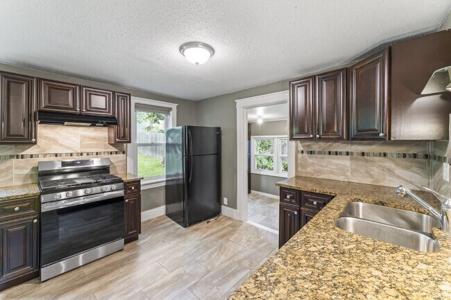 Building Photo - Coming Soon!! Charming 2-Bedroom Home!