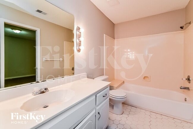 Building Photo - 6889 S Hedgewall Cir
