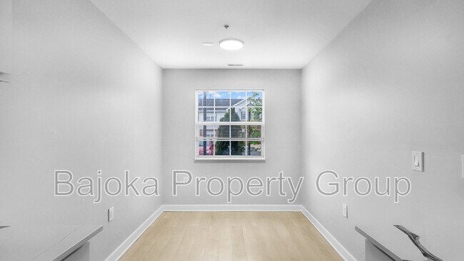 Building Photo - 4434 Trumbull St