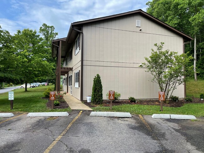 Building Photo - Black Mountain Apartment Rental