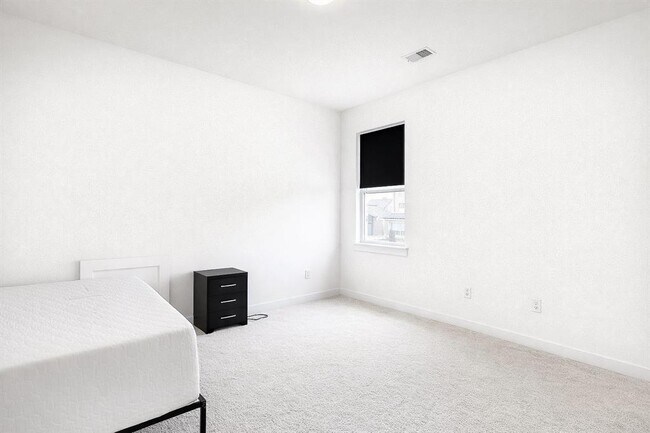 Building Photo - 6401 Velvet Leaf Ln