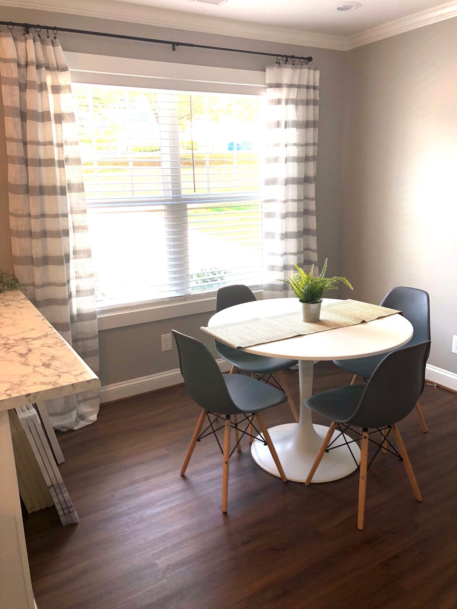 Dining area - 2 Sunnydale Dr
