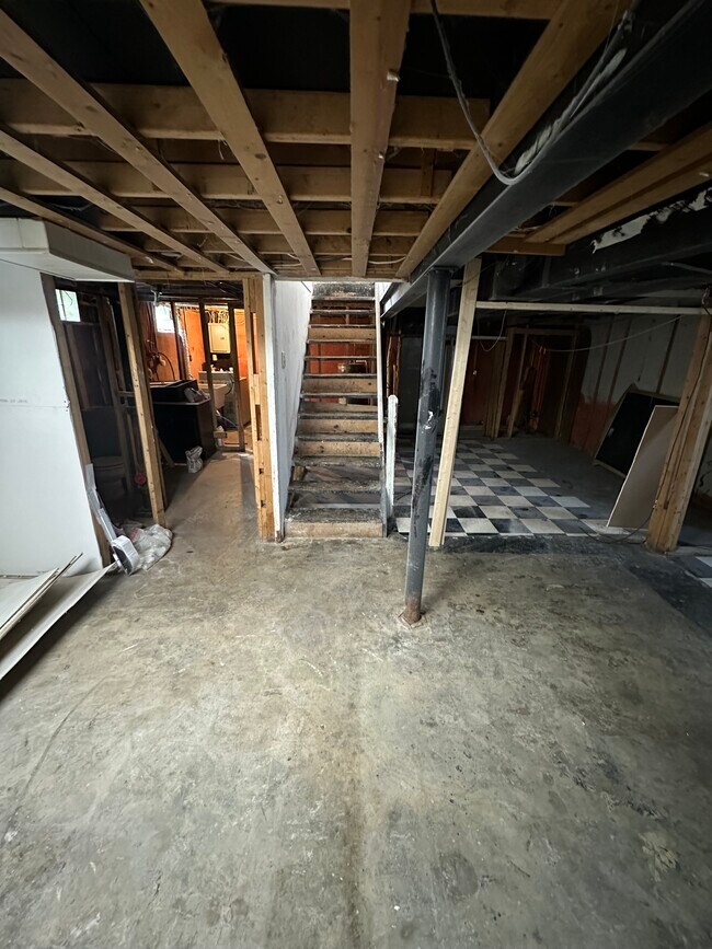 Building Photo - 3829 Delphos Ave