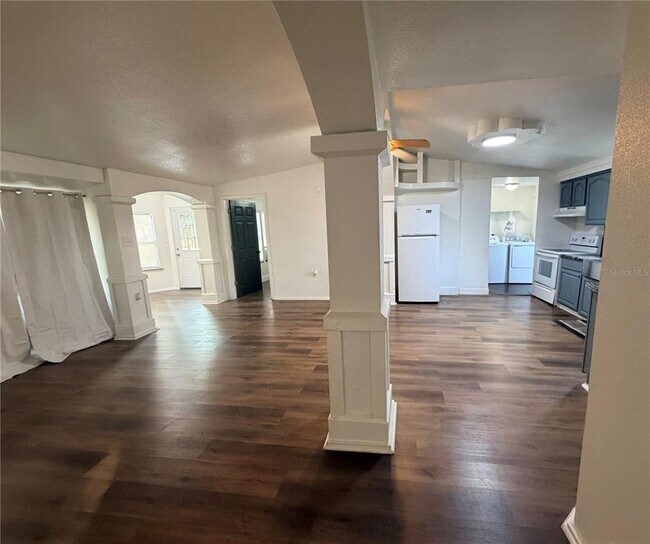 Building Photo - 5195 Countryside Ct