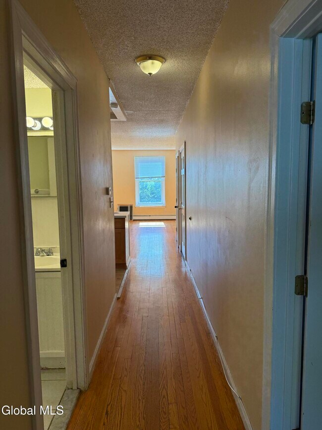 Building Photo - 8 Hall Pl