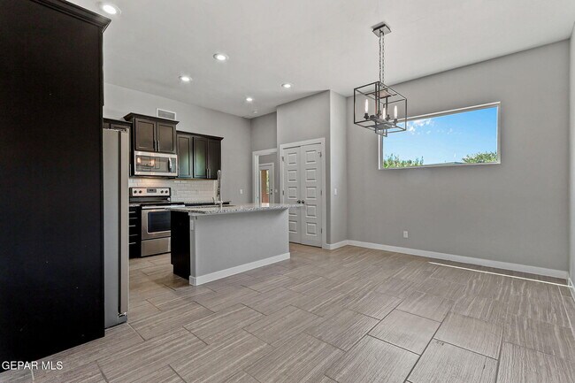 Building Photo - 6350 Escondido Dr